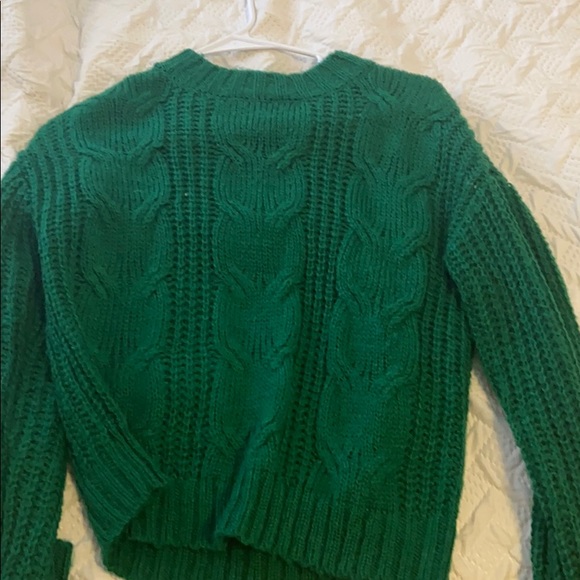 green sweater - Picture 1 of 1